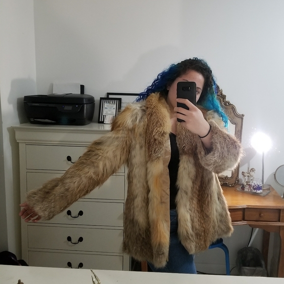 Wilsons Natural Red Fox Fur - Picture 11 of 16